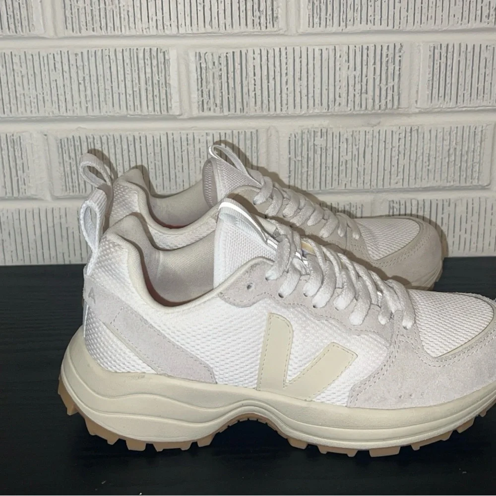 VEJA VENTURI WHITE PIERRE NATURAL